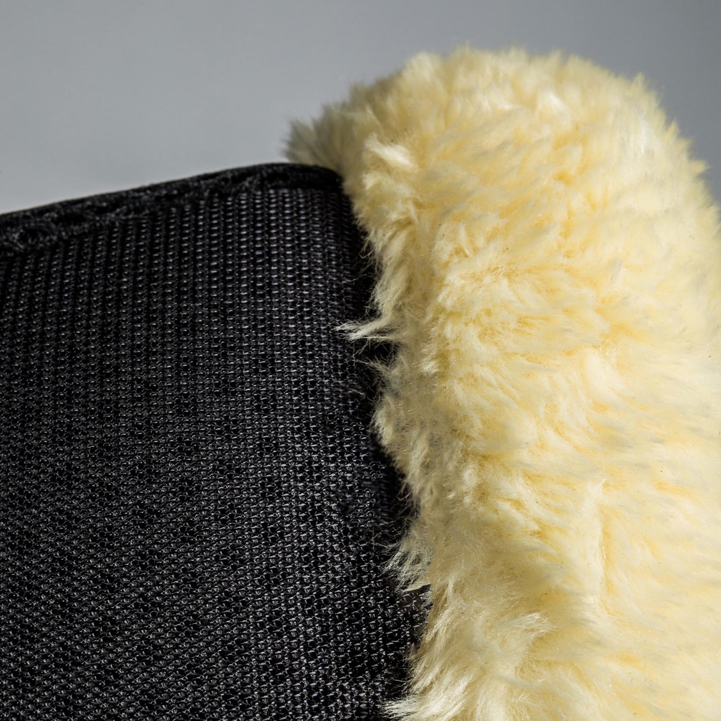 Impact sadelunderlag med kunstpels