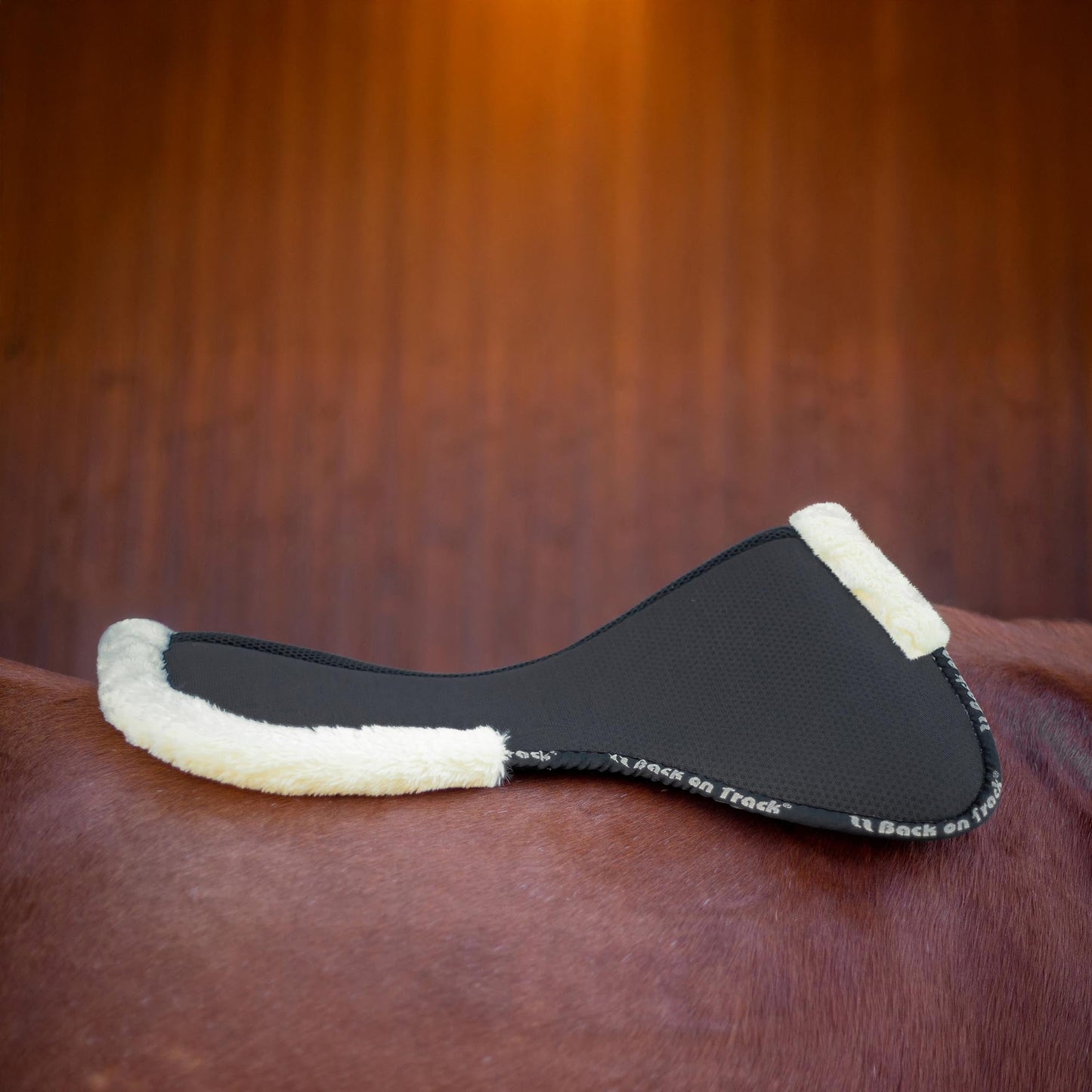 Impact sadelunderlag med kunstpels