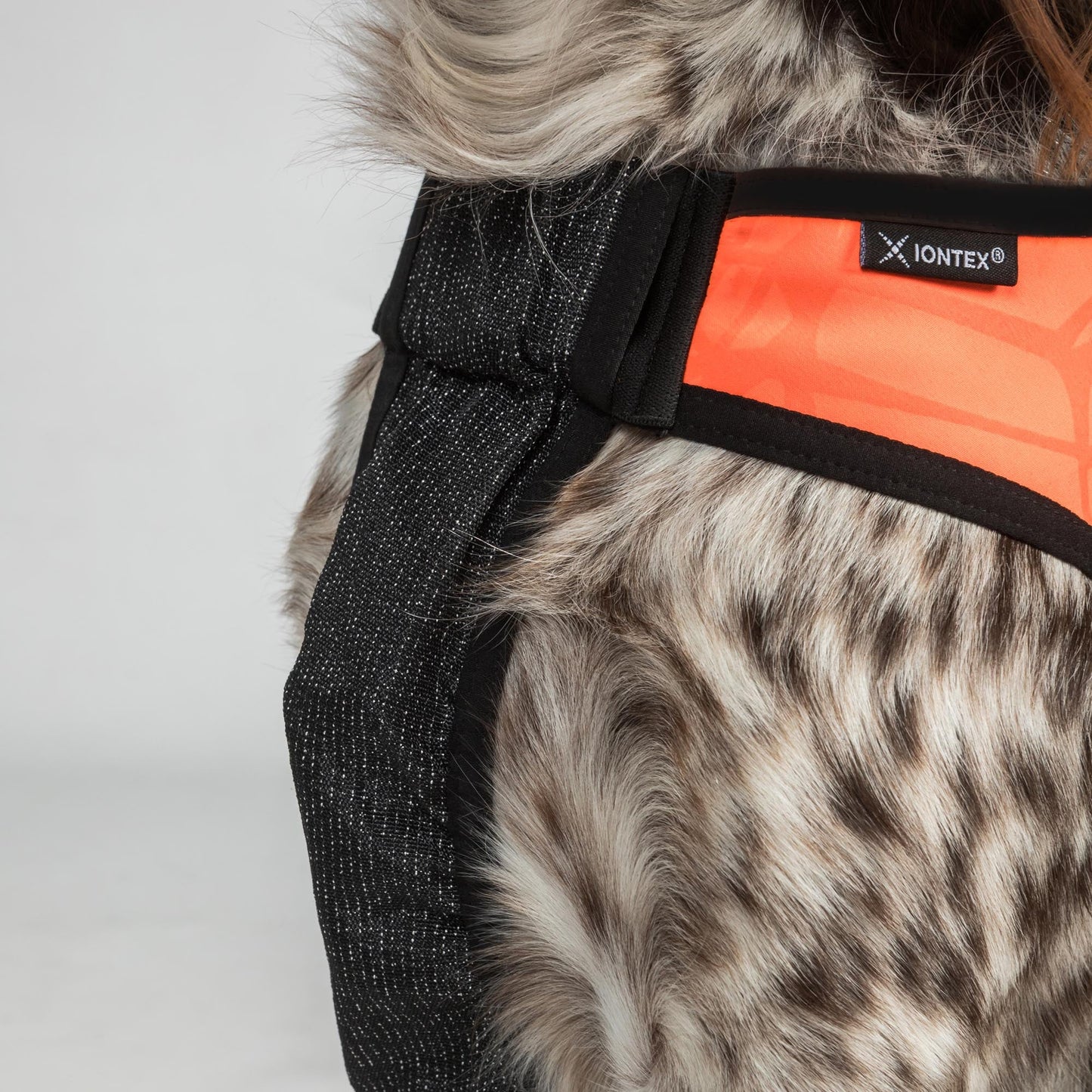 TRAKK Signalväst med skydd för bröst