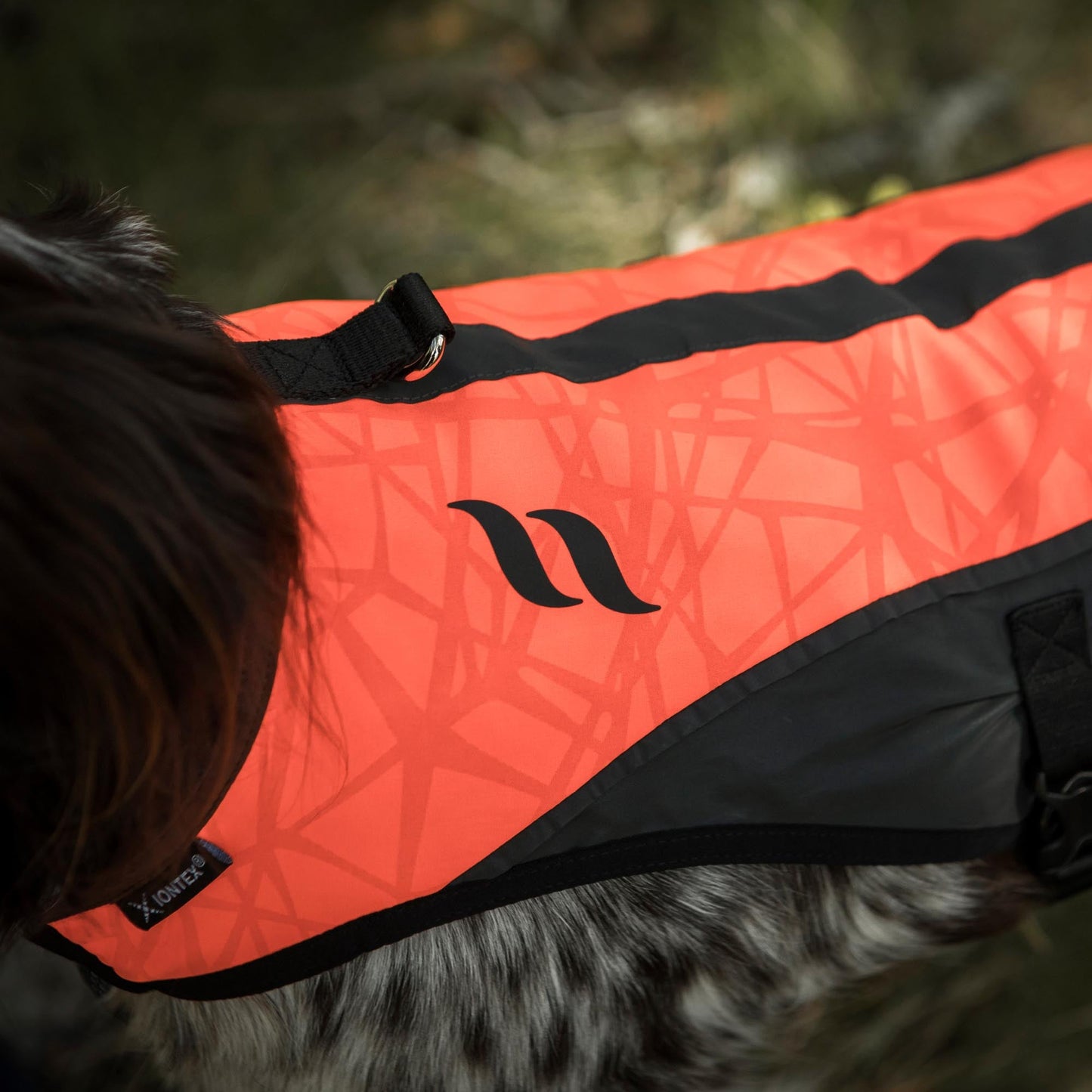 TRAKK Signalväst med skydd för bröst