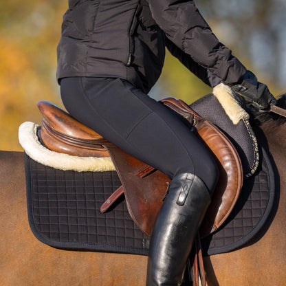 Impact sadelunderlag med kunstpels