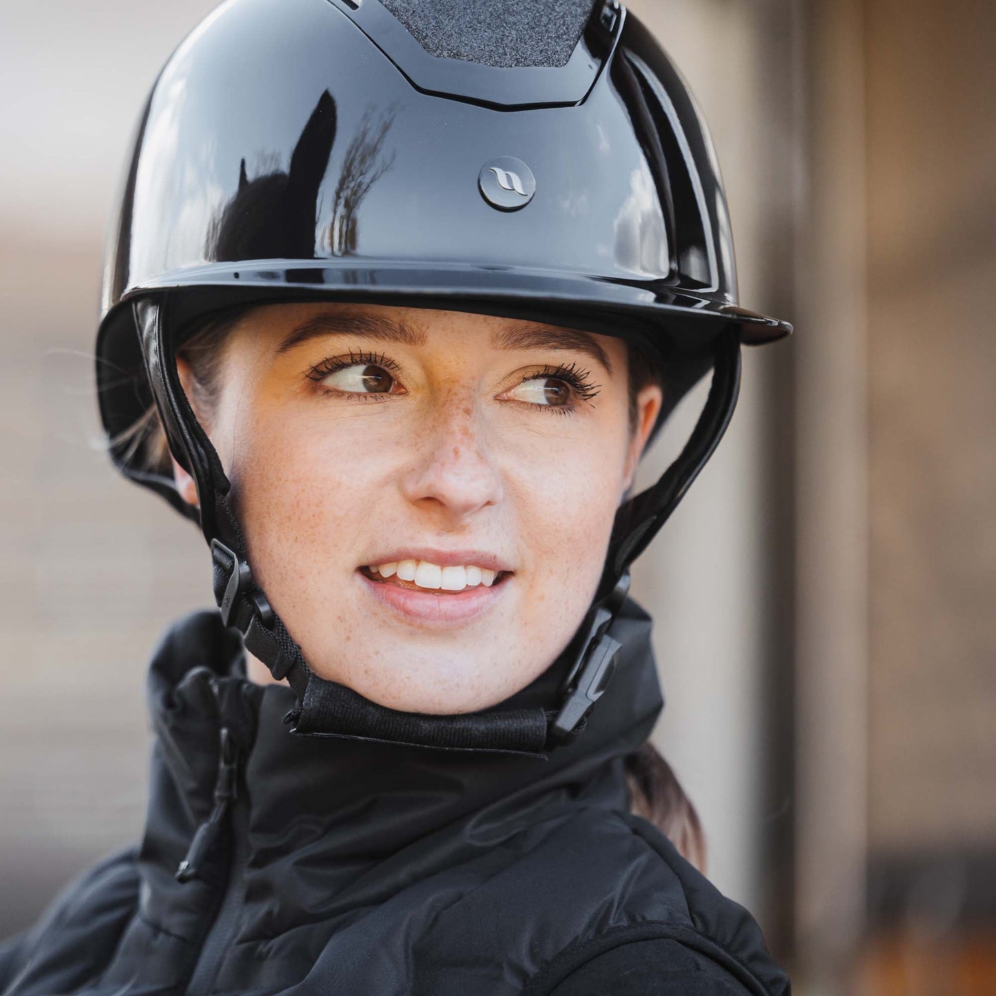 Caracas Glossy Ridhjälm